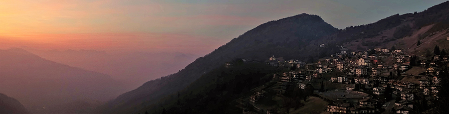 Aviatico nei colori del tramonto